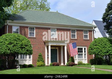 Wheaton, Illinois, États-Unis. Maison haut de gamme, à deux étages, unifamiliale, en brique dans une banlieue ouest de Chicago. Banque D'Images