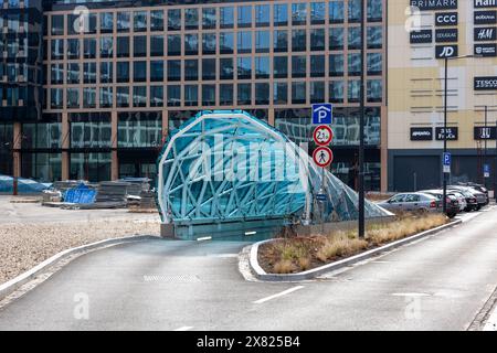 Bratislava, Slovaquie - 14 février 2024 : entrée au parking souterrain Banque D'Images