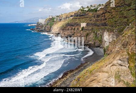 La côte rocheuse à Rambla de Castro sentier de randonnée près de Puerto de la Cruz sur la côte nord de Tenerife, îles Canaries Banque D'Images