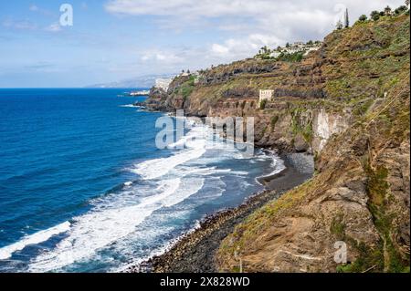 La côte rocheuse à Rambla de Castro sentier de randonnée près de Puerto de la Cruz sur la côte nord de Tenerife, îles Canaries Banque D'Images