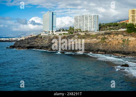 Vue le long de la côte à Rambla de Castro, un sentier de randonnée populaire près de Puerto de la Cruz sur la côte nord de Tenerife, îles Canaries, Espagne Banque D'Images