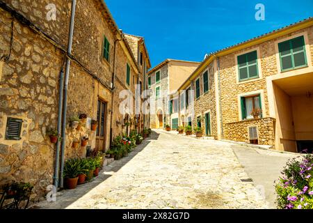 Courte escale dans la belle petite ville de Valldemossa dans le nord-ouest de l'île Serra de Tramuntana région - Majorque - Espagne Banque D'Images