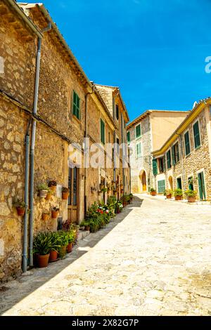 Courte escale dans la belle petite ville de Valldemossa dans le nord-ouest de l'île Serra de Tramuntana région - Majorque - Espagne Banque D'Images