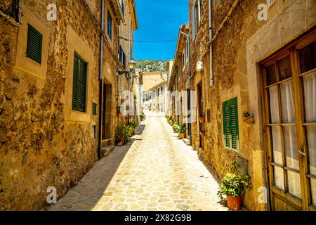 Courte escale dans la belle petite ville de Valldemossa dans le nord-ouest de l'île Serra de Tramuntana région - Majorque - Espagne Banque D'Images