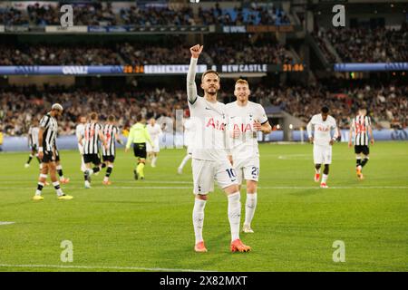 Melbourne, Australie. 22 mai 2024. James Maddison du Tottenham Hotspur FC (C) célèbre après avoir marqué un but lors du match hors concours entre Tottenham Hotspur FC et Newcastle United FC au Melbourne Cricket Ground. Newcastle a gagné le match avec des pénalités 5-4. Crédit : SOPA images Limited/Alamy Live News Banque D'Images