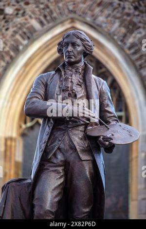 Suffolk, Royaume-Uni - 28 octobre 2023 : statue du célèbre peintre anglais Thomas Gainsborough, dans la ville historique de Sudbury - où il est né et a vécu, Banque D'Images
