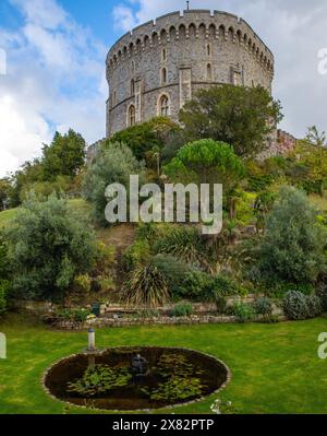 Windsor, Royaume-Uni - 21 octobre 2023 : vue de la Tour ronde du magnifique château de Windsor dans le Berkshire, Royaume-Uni. Banque D'Images