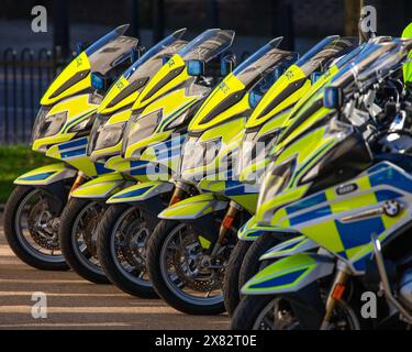 Londres, Royaume-Uni - 11 novembre 2023 : les motos de police alignées dans le centre de Londres, Royaume-Uni. Banque D'Images