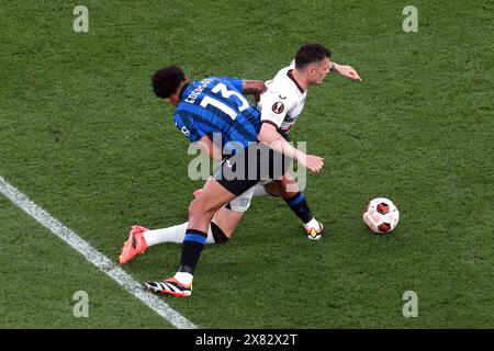 Jose Ederson Silva d'Atalanta (à gauche) et granit Xhaka de Bayer Leverkusen s'affrontent pour le ballon lors de la finale de l'UEFA Europa League à l'Aviva Stadium de Dublin. Date de la photo : mercredi 22 mai 2024. Banque D'Images