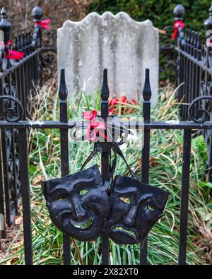 La tombe du célèbre clown Joseph Grimaldi, située dans le parc Jospeh Grimaldi à Londres, Royaume-Uni. Banque D'Images