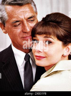 CHARADE 1963 Universal Pictures film avec Audrey Hepburn dans le rôle de Regina 'Reggie' Lampert et Cary Grant dans le rôle de Brian Cruickshank Banque D'Images