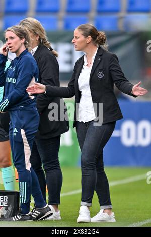 L'entraîneuse-chef Suzanne Bakker de l'Ajax Vrouwen photographiée lors d'un match de football féminin entre l'Ajax Amsterdam vrouwen et Fortuna Sittard lors de la finale de la Toto KNVB Beker Cup , le mercredi 20 mai 2024 à Tilburg , pays-Bas . PHOTO SPORTPIX | David Catry Banque D'Images