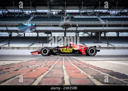 Speedway, Indiana, États-Unis. 20 mai 2024. PIETRO FITTIPALDI (30) de Miami, Floride traverse la cour de briques lors d'une séance d'essais pour l'Indy 500 à l'Indianapolis Motor Speedway à Speedway, IN. (Crédit image : © Walter G. Arce Sr./ASP via ZUMA Press Wire) USAGE ÉDITORIAL SEULEMENT! Non destiné à UN USAGE commercial ! Banque D'Images