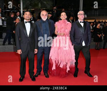 Cannes, France. 22 mai 2024. Cannes, 77ème Festival de Cannes 2024, film tapis rouge 'Motel Destino' sur la photo : Fábio Assunção, Nataly Rocha, Karim Aïnouz, Iago Xavier crédit : Agence photo indépendante/Alamy Live News Banque D'Images