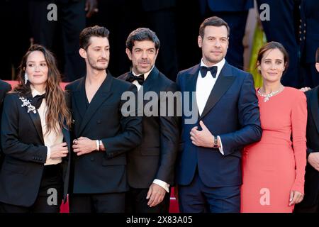 Cannes, France. 22 mai 2024. Anaïs Demoustier, Pierre Niney, Pierfrancesco Favino, Laurent Lafitte, Julie de Bona assiste au Comte de Monte-Cristo à la 77e édition du Festival de Cannes au Palais des Festivals le 22 mai 2024 à Cannes crédit : BTWImages/Alamy Live News Banque D'Images