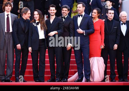 Cannes, France. 22 mai 2024. Vassili Schneider, Matthieu Delaporte, Anais Demoustier, Pierre Niney, Pierfrancesco Favino, Laurent Lafitte, Julie de Bona, Julien de Saint-Jean et Jérôme Seydoux assistent au tapis rouge du Comte de Monte-Cristo à la 77e édition du Festival de Cannes au Palais des Festivals le 22 mai 2024 à Cannes. (Photo de Beata Zawrzel/NurPhoto) crédit : NurPhoto SRL/Alamy Live News Banque D'Images