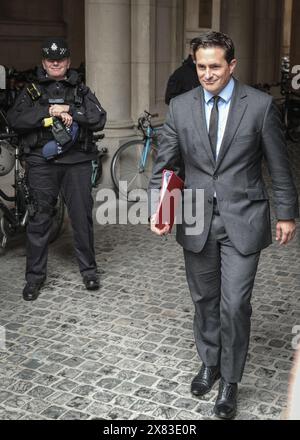 Londres, Royaume-Uni. 22 mai 2024. Johnny Mercer, député, ministre d'État, ministre des anciens combattants au Cabinet. Les ministres assistent à une réunion du cabinet du gouvernement au 10 Downing Street, juste avant que le premier ministre Rishi Sunak ne prononce son discours pour annoncer la date des élections générales au 4 juillet 2024. Crédit : Imageplotter/Alamy Live News Banque D'Images