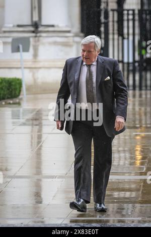 Londres, Royaume-Uni. 22 mai 2024. Lord True, chef de la Chambre des lords. Les ministres assistent à une réunion du cabinet du gouvernement au 10 Downing Street, juste avant que le premier ministre Rishi Sunak ne prononce son discours pour annoncer la date des élections générales au 4 juillet 2024. Crédit : Imageplotter/Alamy Live News Banque D'Images