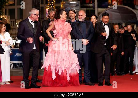 Fabio Assuncao, Nataly Rocha, Karim Ainouz und Iago Xavier BEI der Premiere des Kinofilms Motel Destino auf dem Festival de Cannes 2024 / 77. Internationale Filmfestspiele von Cannes im Palais des Festivals. Cannes, 22.05.2024 *** Fabio Assuncao, Nataly Rocha, Karim Ainouz et Iago Xavier en première du long métrage Motel Destino au Festival de Cannes 2024 77 Festival International du film de Cannes au Palais des Festivals Cannes, 22 05 2024 Foto:xD.xBedrosianx/xFuturexImagex destino 4514 Banque D'Images