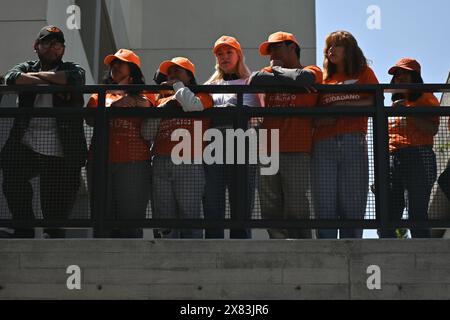 Tijuana, basse Californie, Mexique. 22 mai 2024. Les partisans du candidat à la présidence mexicain Jorge Alvarez Maynez, du Parti du mouvement des citoyens (MC), entendent son message de changement et de questions de jeunesse sur le campus de l'Université CETYS où il a fait campagne à Tijuana, basse Californie, Mexique, mercredi 22 mai 2024. (Crédit image : © Carlos A. Moreno/ZUMA Press Wire) USAGE ÉDITORIAL SEULEMENT! Non destiné à UN USAGE commercial ! Banque D'Images