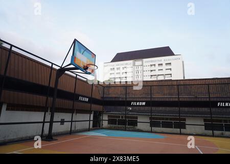 Terrain de basket-ball à la Faculté d'informatique de l'Université Brawijaya, Malang Banque D'Images