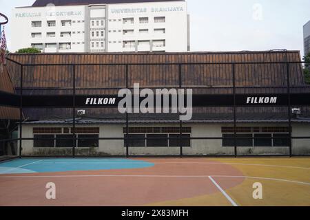 Terrain de basket-ball à la Faculté d'informatique de l'Université Brawijaya, Malang Banque D'Images