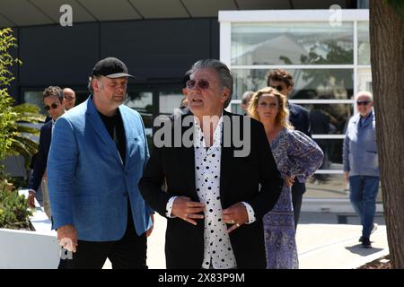 22 mai 2024, Cannes, Côte d'azur, France : DANIEL AUTEUIL arrive pour la photocall 'le fil' au 77e Festival annuel de Cannes au Palais des Festivals de Cannes, France (crédit image : © Mickael Chavet/ZUMA Press Wire) USAGE ÉDITORIAL SEULEMENT! Non destiné à UN USAGE commercial ! Banque D'Images