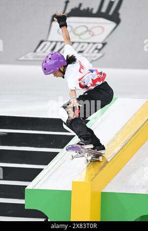 Shanghai, Chine. Crédit : MATSUO. 19 mai 2024. Cui Chenxi (CHN) Skateboard : série de qualification olympique de l'OQS pour les finales de rue féminines de paris 2024 au côté de la rivière Huangpu à Shanghai, Chine. Crédit : MATSUO . K/AFLO SPORT/Alamy Live News Banque D'Images