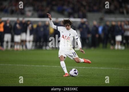 MELBOURNE, AUSTRALIE. 22 mai 2024. Sur la photo : Bryan Gil (11 ans), milieu de terrain de Tottenham Hotspur, frappe la balle vers le but pendant le tir de pénalité après que le match a terminé un match nul lors de la semaine mondiale du football anglais amical des équipes de premier rang au MCG de Melbourne. Crédit : Karl Phillipson/Alamy Live News Banque D'Images