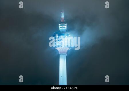 Tour KL dans la soirée de vue nocturne de Kuala lumpur, malaisie Banque D'Images