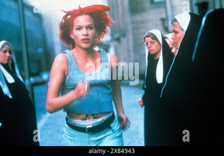 DATE DE SORTIE : 18 juin 1999. TITRE : Run Lola Run. STUDIO : ARTE. RÉALISATEUR : Tom Tykwer. INTRIGUE : après une livraison d'argent bâclée, Lola a 20 minutes pour trouver 100 000 Deutschmarks. EN VEDETTE : FRANKA POTENTE dans le rôle de Lola. (Crédit image : © ARTE/Entertainment Pictures/ZUMAPRESS.com) USAGE ÉDITORIAL SEULEMENT ! Non destiné à UN USAGE commercial ! Banque D'Images