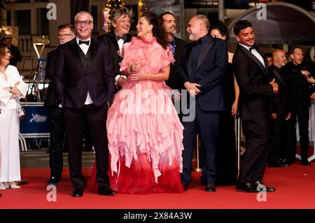 Fabio Assuncao, Nataly Rocha, Karim Ainouz und Iago Xavier BEI der Premiere des Kinofilms 'Motel Destino' auf dem Festival de Cannes 2024 / 77. Internationale Filmfestspiele von Cannes im Palais des Festivals. Cannes, 22.05.2024 Banque D'Images