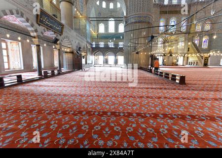 Mosquée Fatih, Fatih Camii, Mosquée Conquérant, district de Fatih, Istanbul, partie européenne, Turquie, Asie, vue grand angle de l'intérieur d'une mosquée avec Banque D'Images