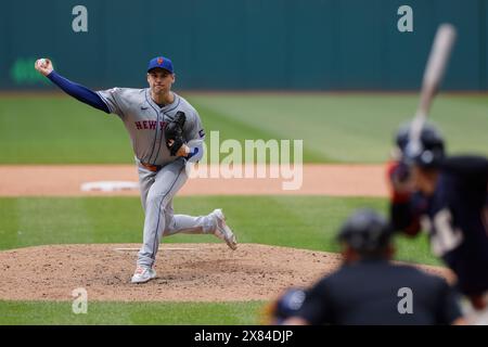 CLEVELAND, OH - 22 MAI : Adam Ottavino (0) lance le lanceur des mets de New York lors d'un match MLB contre les Guardians de Cleveland le 22 mai 2024 au progressive Feild à Cleveland, Ohio. (Photo de Joe Robbins/image du sport) Banque D'Images