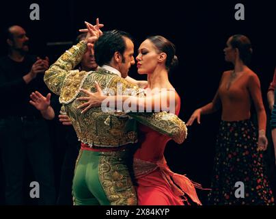 (240523) -- MADRID, 23 mai 2024 (Xinhua) -- cette photo prise le 16 décembre 2020 montre des danseurs de la compagnie Antonio Gades se produisant à Madrid, en Espagne. POUR ALLER AVEC « Across China : Flamenco performance Wins Hearts of Shanghai public ». (Renato Mangolin/Antonio Gades Company/document distribué via Xinhua) Banque D'Images