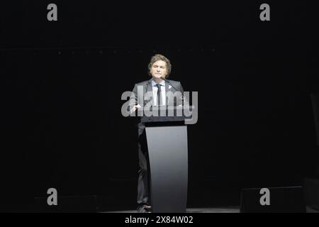 Buenos Aires, Buenos Aires, Argentine. 22 mai 2024. Le président Javier Milei a présenté son livre Capitalismo, socialismo y la trampa neoclÃ¡sica (capitalisme, socialisme et piège néoclassique) lors d'un événement au stade Luna Park. Milei a écrit 12 livres, ce sera son 13ème. (Crédit image : © Esteban Osorio/ZUMA Press Wire) USAGE ÉDITORIAL SEULEMENT! Non destiné à UN USAGE commercial ! Banque D'Images