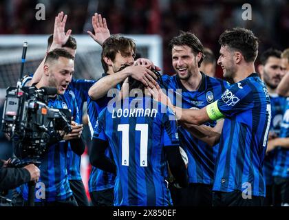 Dublin, Irlande. 23 mai 2024. Dublin, Aviva Stadium, 23.05.2024 : Ademola Lookman de Bergame sera célébré par ses coéquipiers après la finale de l'Europaleague Bayer 04 Leverkusen v. Atalanta Bergamo. Crédit : Mika Volkmann/Alamy Live News Banque D'Images