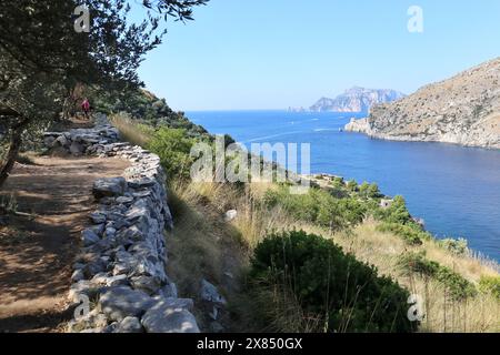 Ieranto - Scorcio panoramico dal promontorio di Punta Penna Banque D'Images