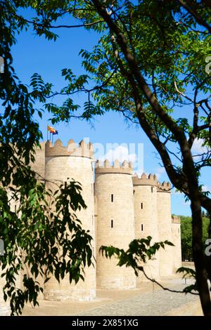 Palais du château d'Aljaferia et jardins, siège du gouvernement régional d'Aragon, à Saragosse, Aragon en Espagne Banque D'Images