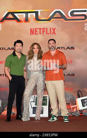 Mexico, Mexique. 22 mai 2024. (De gauche à droite) L'acteur Simu Liu, l'actrice et chanteuse Jennifer Lopez et le réalisateur Brad Peyton posent lors d'une conférence de presse pour promouvoir l'Atlas du film à Mexico, le 21 mai 2024, à Mexico, au Mexique. (Photo de Carlos Tischler/Eyepix Group) (photo de Eyepix/NurPhoto) crédit : NurPhoto SRL/Alamy Live News Banque D'Images