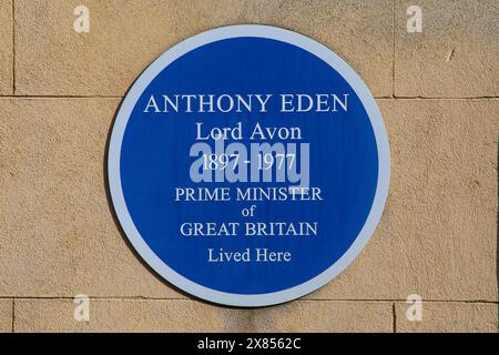 Londres, Royaume-Uni - 26 février 2024 : une plaque bleue sur Chesterfield in Street à Londres, Royaume-Uni, marquant l'emplacement où l'ancien premier ministre britannique Antho Banque D'Images