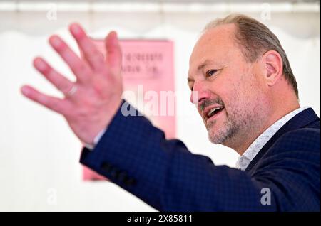 Prague, République tchèque. 23 mai 2024. Une réunion informelle sur les activités du festival avec le directeur du festival Radovan Auer a eu lieu dans le cadre du 29e festival international du livre et de la littérature Book World Prague, à Prague, en République tchèque, le 23 mai 2024. Crédit : Roman Vondrous/CTK photo/Alamy Live News Banque D'Images