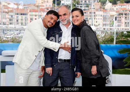 Iago Xavier, Karim Ainouz und Nataly Rocha beim Photocall zum Kinofilm Motel Destino auf dem Festival de Cannes 2024 / 77. Internationale Filmfestspiele von Cannes am Palais des Festivals. Cannes, 23.05.2024 *** Iago Xavier, Karim Ainouz et Nataly Rocha lors de l'appel photo pour le long métrage Motel Destino au Festival de Cannes 2024 77 Festival International du film de Cannes au Palais des Festivals Cannes, 23 05 2024 Foto:xD.xBedrosianx/xFuturexImagex motel 4508 Banque D'Images