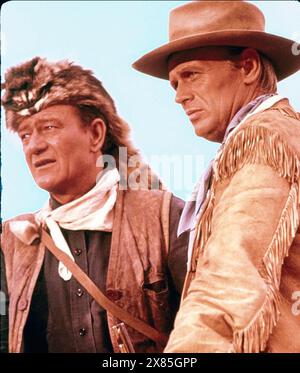 LE film ALAMO 1960 United Artists avec John Wayne à gauche dans le rôle de Davy Crockett et Richard Widmark dans le rôle de Jim Bowie Banque D'Images