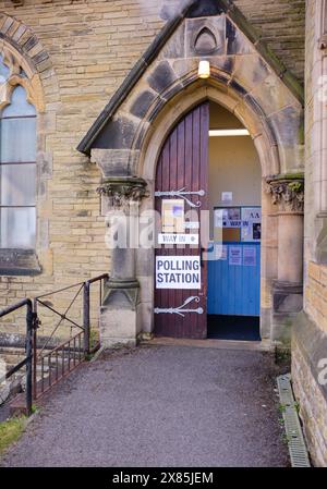 Signalisation du bureau de vote à l'église St Andrews à Scarborough Banque D'Images