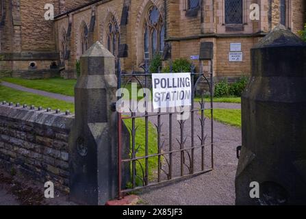 Signalisation du bureau de vote à l'église St Andrews à Scarborough Banque D'Images