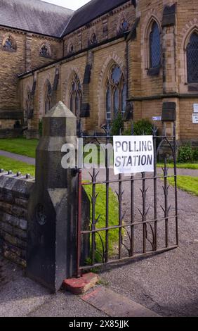 Panneau de bureau de vote à l'église St Andrews à Scarborough Banque D'Images