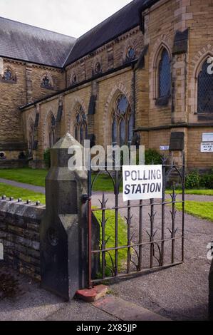 Signalisation du bureau de vote à l'église St Andrews à Scarborough Banque D'Images