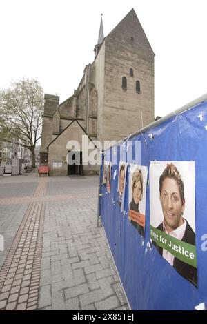 Wahlplakat der Big Brother Staffel 6 zur Wahl des Bürgermeisters hängt in Köln aus, Deutschland 2005. Banque D'Images