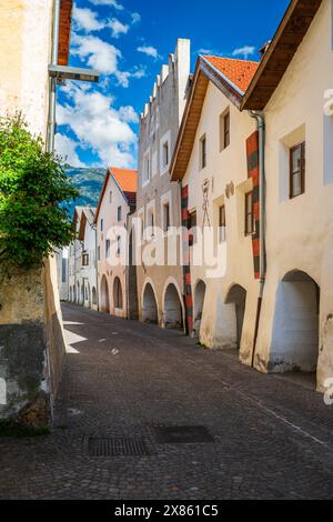 Laubengasse-via dei Portici Street, Glurns-Glorenza, Haut-Adige-Tyrol du Sud, Italie Banque D'Images